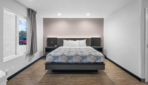 Queen Room - Disability Access - Non-Smoking