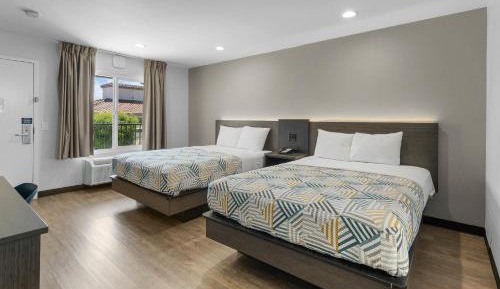Queen Room with Two Queen Beds - Non-Smoking