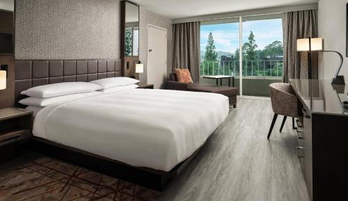 King or Double Room with Balcony and Mountain View