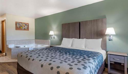 King Suite with Spa Whirlpool