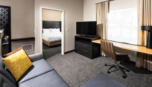 1 Bedroom Suite, 1 King, Sofa bed
