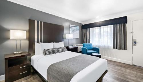 Queen Room with One Queen Bed - Non-Smoking