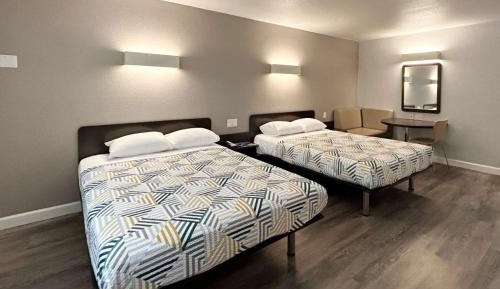 Queen Room with Two Queen Beds - Disability Access - Roll In Shower