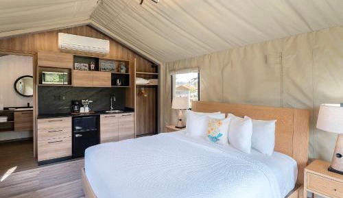 Glamping Cabin – Queen Bed