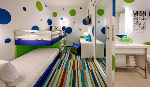 Two Bedroom 2 Queens & 2 Bunk Beds Suite with Sofa Bed