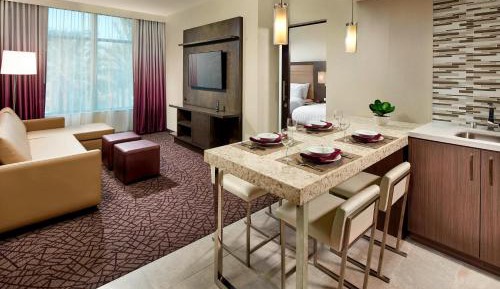 Deluxe One Bedroom 2 Queens Suite with Sofa Bed