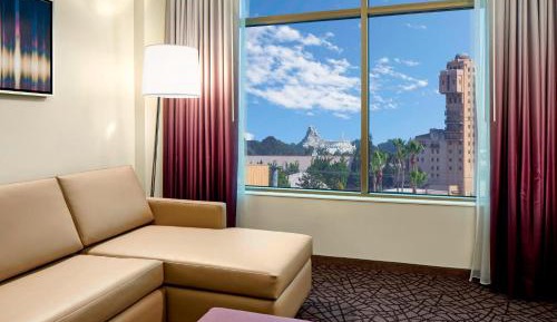 Two Bedroom 2 Queens & 2 Bunk Beds Theme Park View Suite with Sofa Bed