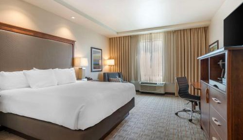 Queen Room with Sofa Bed and Bath Tub - Non-Smoking