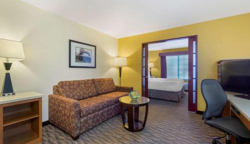 King Suite with Sofa Bed - Non-Smoking