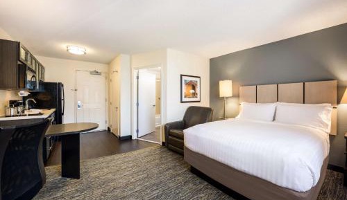 Studio Queen Suite