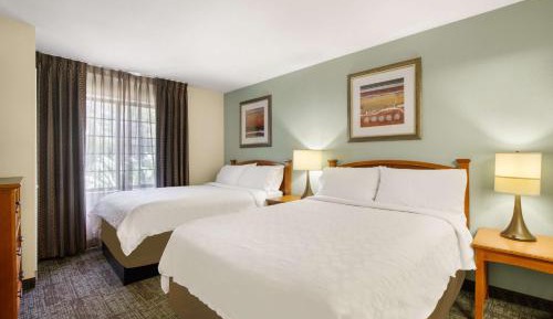 One-Bedroom Queen Suite with Bathtub - Mobility Accessible