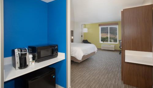 King Room - Mobility Access/Hearing Accessible