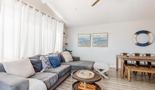 Five Bedroom Holiday Home