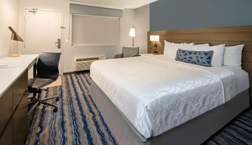 King Room with Roll-in Shower - Disability Access/Non-Smoking