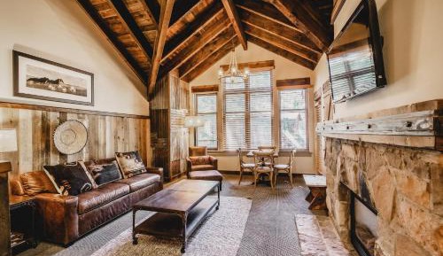 Mountain Loft – Cottage Room