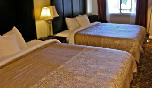 Deluxe King Suite - Non-Smoking