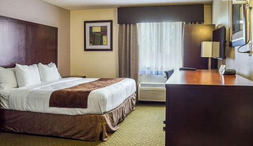 King Room with Roll-In Shower - Accessible/Non-Smoking