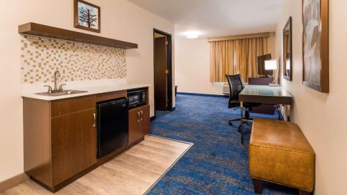 One-Bedroom King Suite