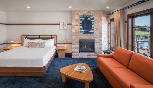 Deluxe King Room