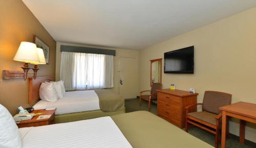 Queen Room with Two Queen Beds - Non Smoking