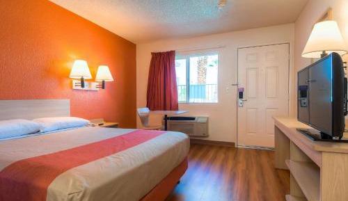1 Queen Bed | Micfridge | Near Palm Springs International Airport