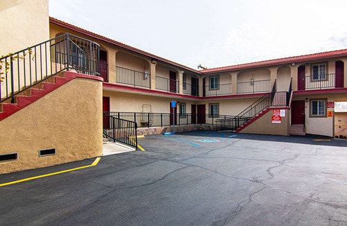 Circle Area Hotel | Econo Lodge Long Beach I-405
