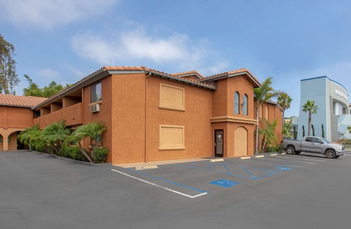 Mira Costa Hotel | Quality Inn & Suites Oceanside Near Camp Pendleton
