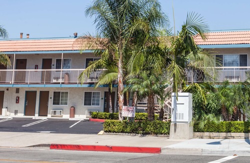 Northwest Anaheim Hotel | Travelodge by Wyndham Fullerton Near Anaheim