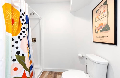 Richmond Apartment | Loftium | Charming 1 BR Guest Suite In Richmond!