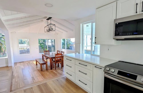 Hidden Valley House | La Jolla Retreat: Renovated house, 8-Minute walk to the beach