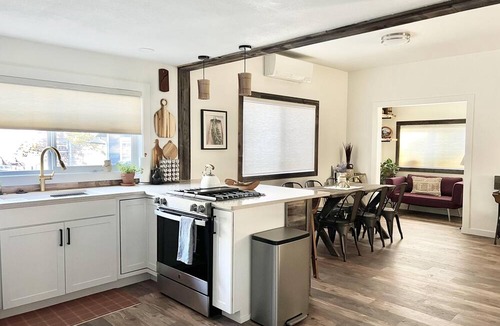 Old Bend Cottage | Modern Downtown Cottage, 100+mbps Wifi, A/C, Walk Everywhere
