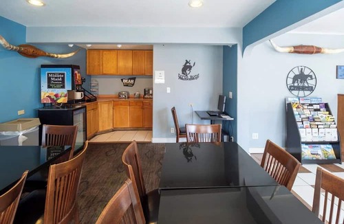 Pendleton Apartment | King Bed Non-Smoking