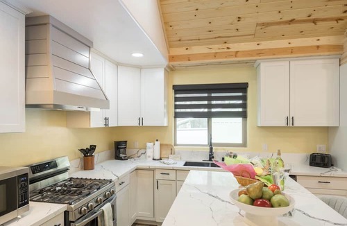 Big Bear Ski Chalet | BRAND NEW "Cabana Del Oso" with pool table, large chandelier in Big Bear.