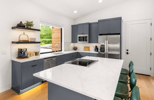 Sandy Apartment | Modern Mountain Luxury Creekside Retreat