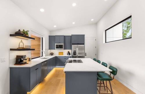 Sandy Apartment | Modern Mountain Luxury Creekside Retreat