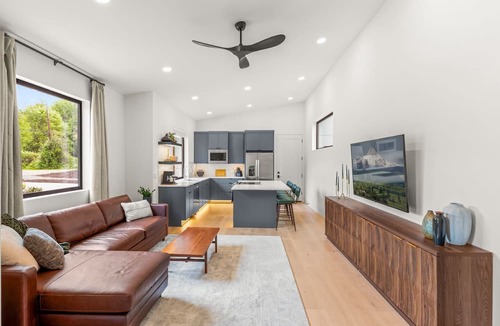 Sandy Apartment | Modern Mountain Luxury Creekside Retreat