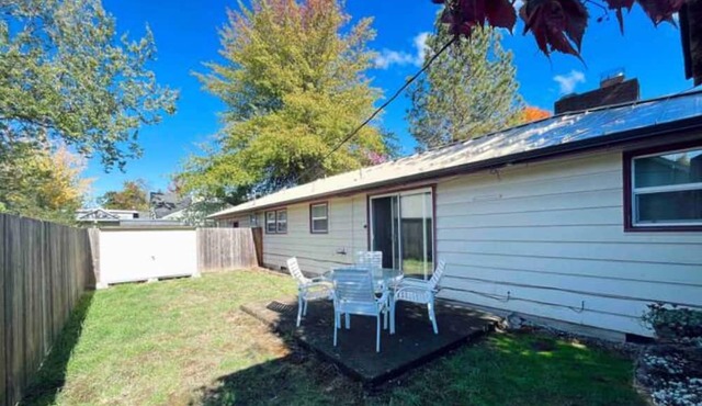 Family-sized U of O bungalow